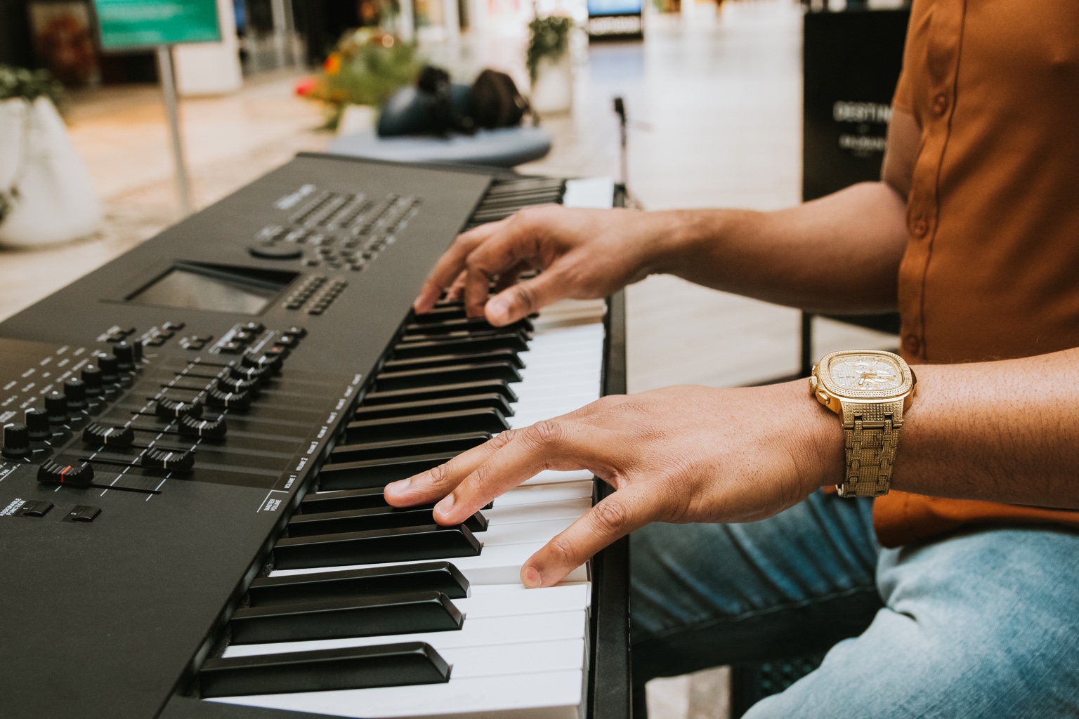 Hands playing keyboard
